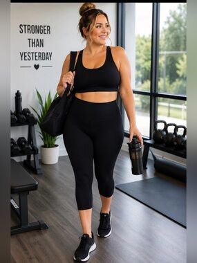 Yummie by Heather Thomson Black Cropped Leggings / Capri Pants Size 1X